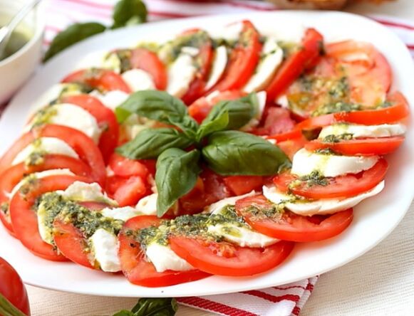 Caprese on suurepärane eelroog neile, kes järgivad Vahemere dieeti.